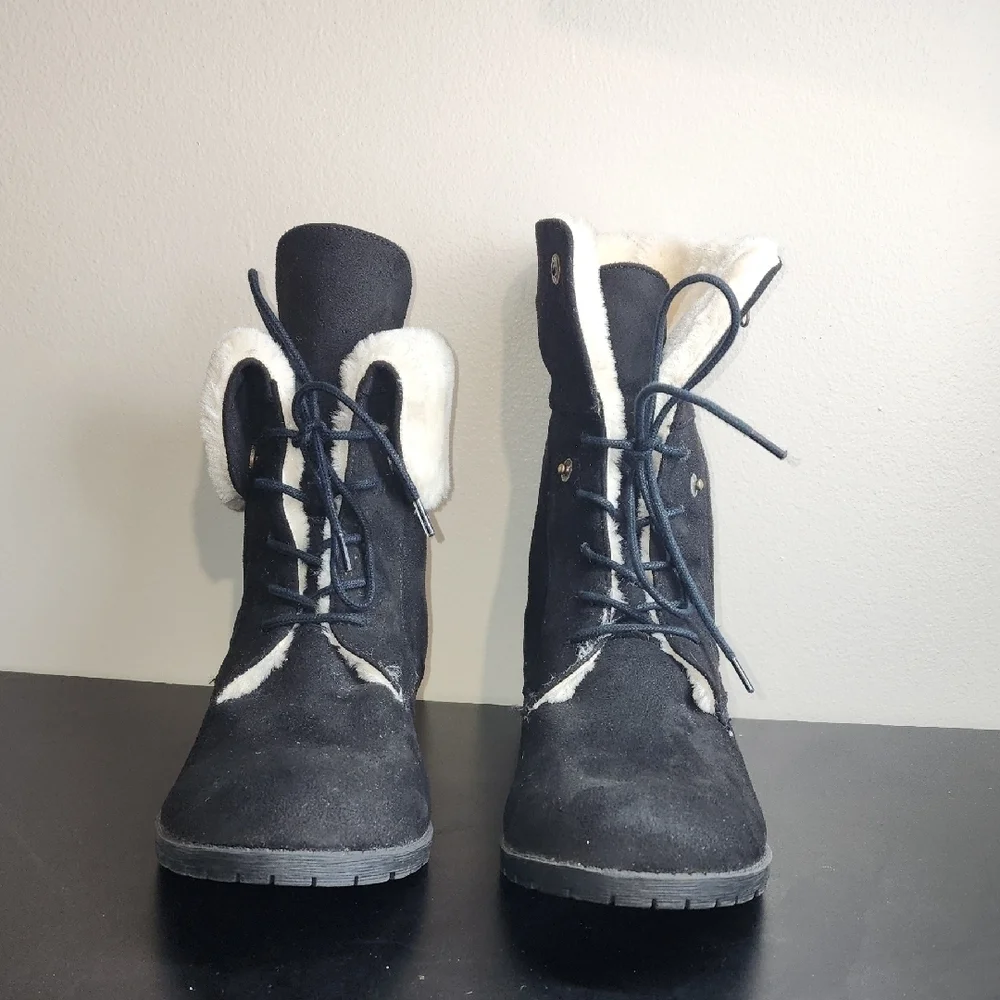 Comfortview Winter Boots Black and Cream Faux Fur Cuff